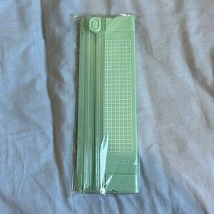 Scale cut paper cuter